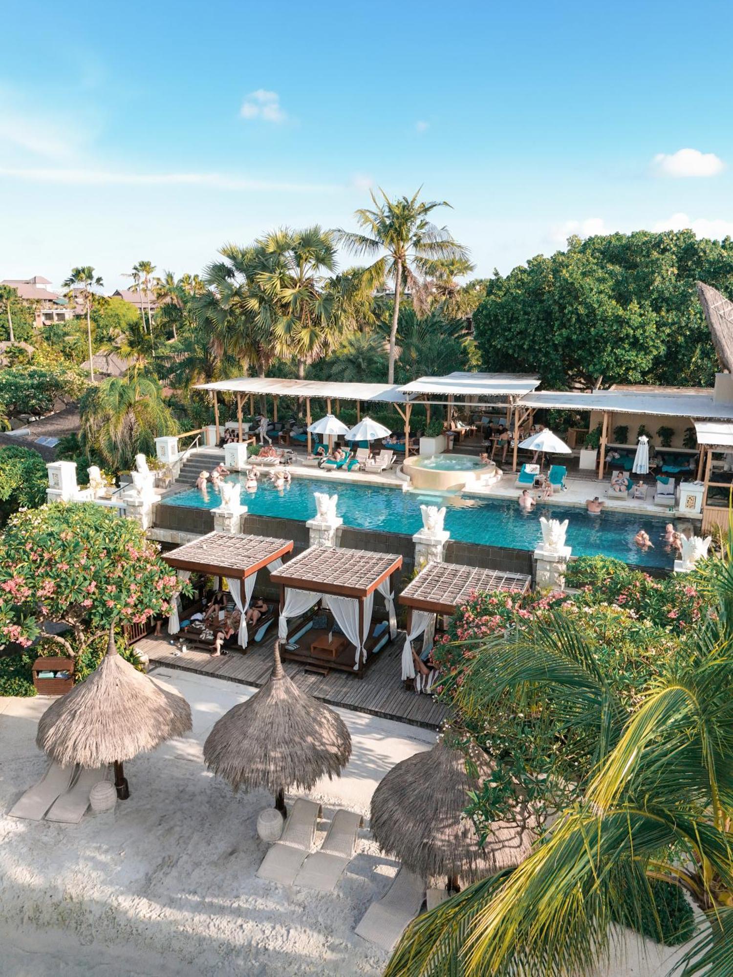 Bali Mandira Beach Resort & Spa Legian Exterior foto The swimming pool at the resort