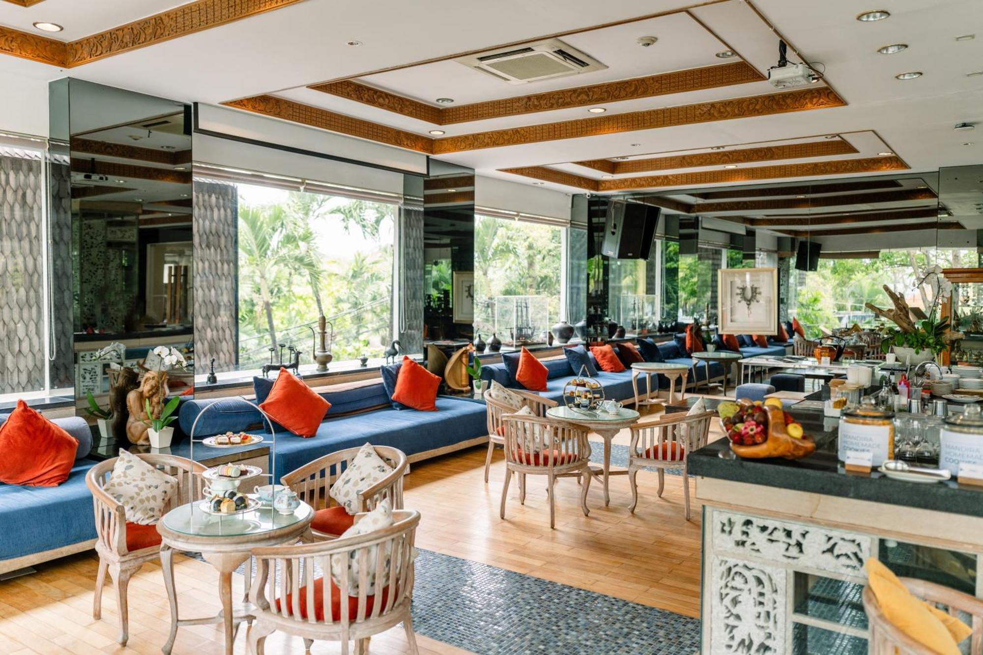 Bali Mandira Beach Resort & Spa Legian Exterior foto The interior of the restaurant